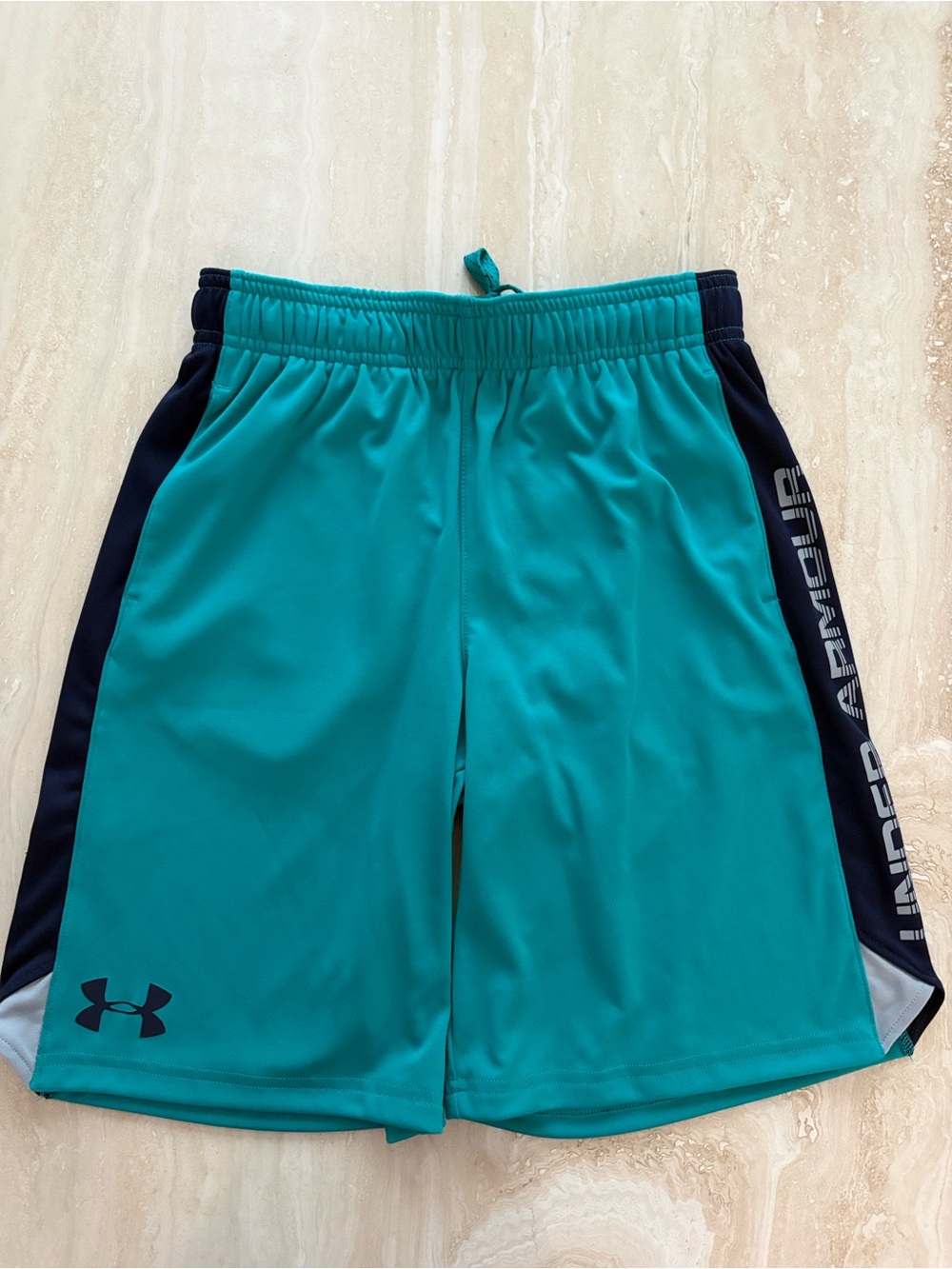 UNDER ARMOR ATHLETIC SHORTS